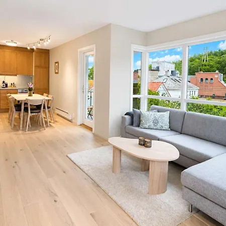 Sv23c - 2br Modern With Garage & Ev Charger Bergen