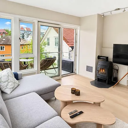 Sv23c - 2br Modern With Garage & Ev Charger